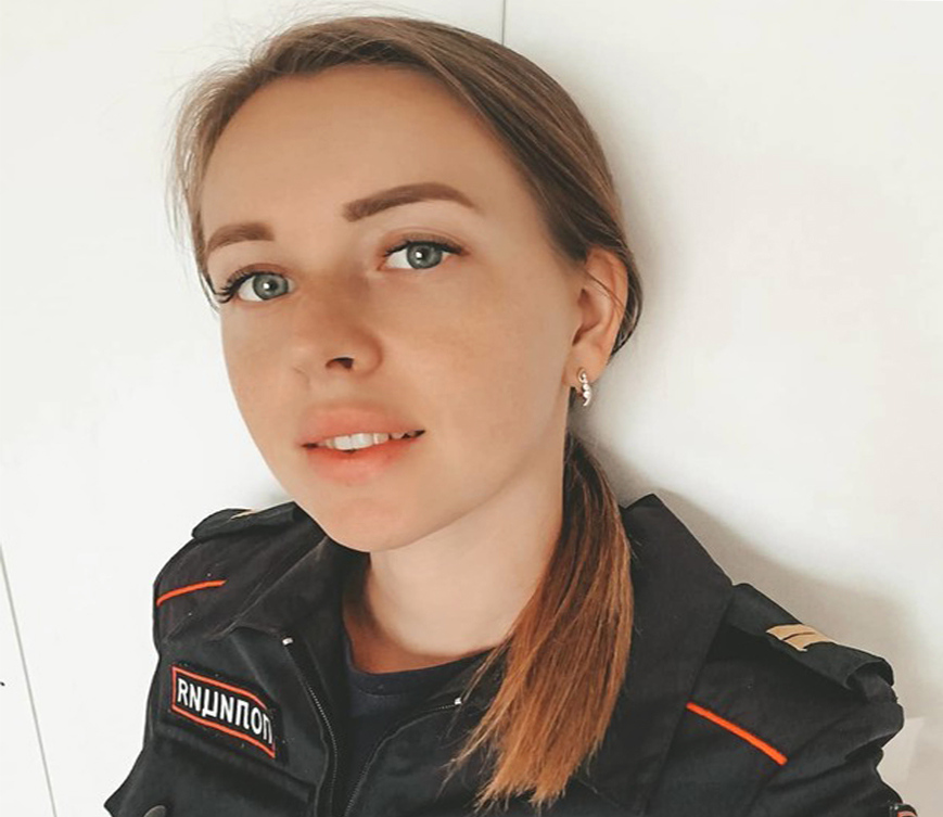 Elena, 27. Mujer policía rusa