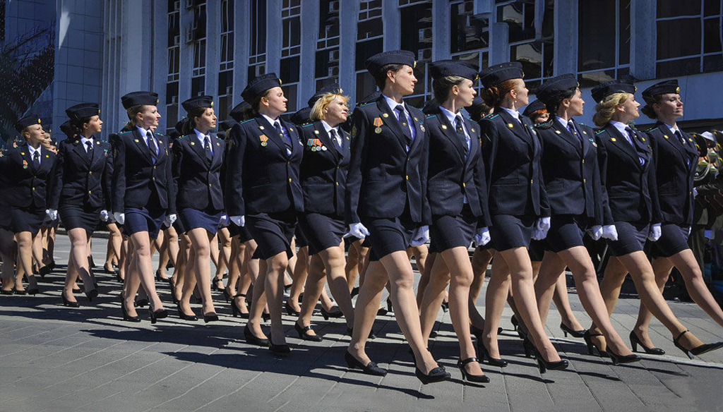 Mujeres policías rusas en desfile